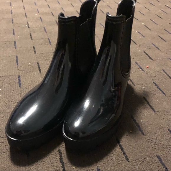 Black patent shiny ankle Rainboot Size 10 - Picture 6 of 9